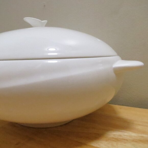 Wedgwood Solar Covered Vegetable Serving Bowl White Oval 8.5" Bone China - Picture 2 of 12